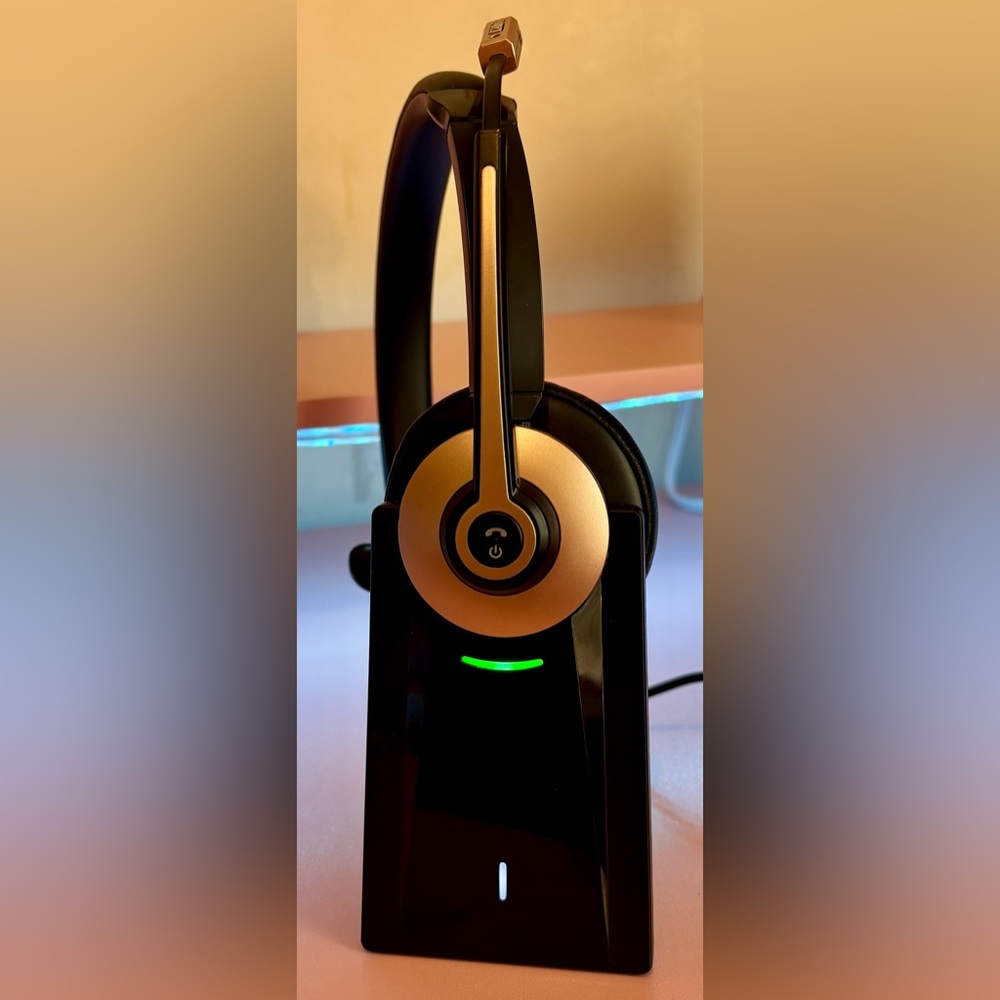 🩷 Microphone & Charging Base, Wireless Headset with Mic Mute & USB Dongle - Picture 8 of 15